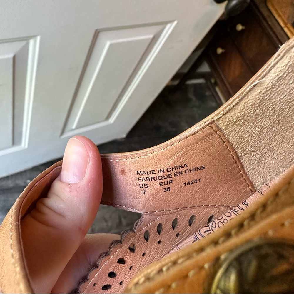 Taos Tango Tan Brown Leather Women Mary Jane Wedge Block Cutout Shoes Size 7 38 - Picture 9 of 10